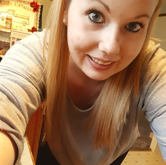 Meet your Posher, Christa - Picture 1 of 1